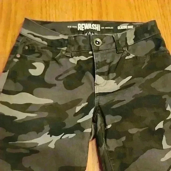 Distressed Rewash Brand Camo Pants - Picture 6 of 10